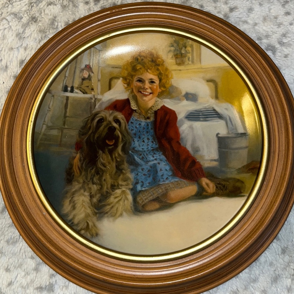 Annie & Sandy Limited Edition Plate with Wood Frame Made For Columbia Pictures